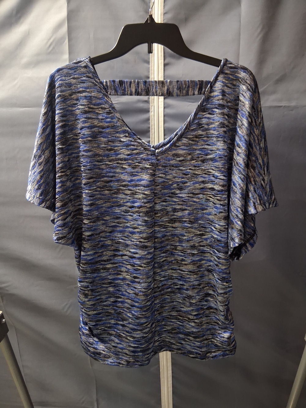 Sami & Jo Blue Wave-Print V-Neck Blouse